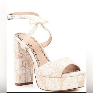 NWT MUSE by Marchesa Cream Floral platform Heels size 10
